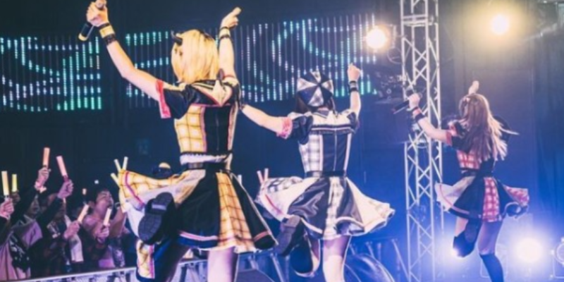 Live performance video of B-Komachi's