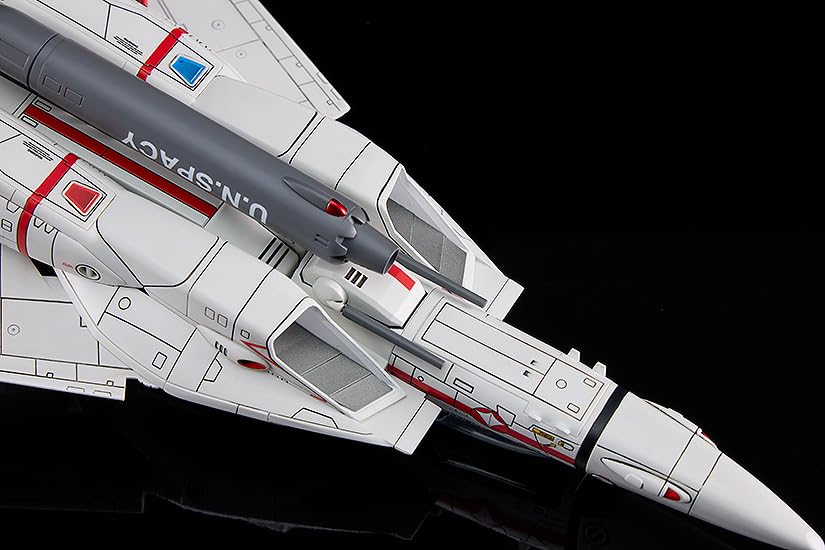 "Macross" PLAMAX PX06 1/72 VF-1J Fighter Valkyrie Vermilion Platoon (Ichijyo Hikaru's Fighter)