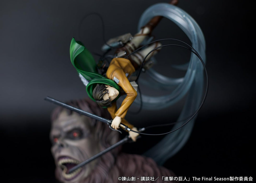 "Attack on Titan" Figure Levi vs Beast Titan Ver.