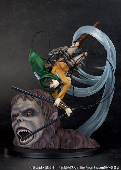 "Attack on Titan" Figure Levi vs Beast Titan Ver.