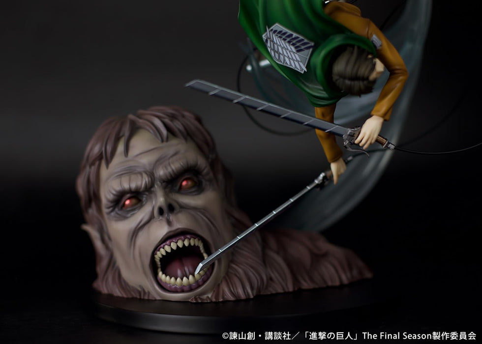 "Attack on Titan" Figure Levi vs Beast Titan Ver.