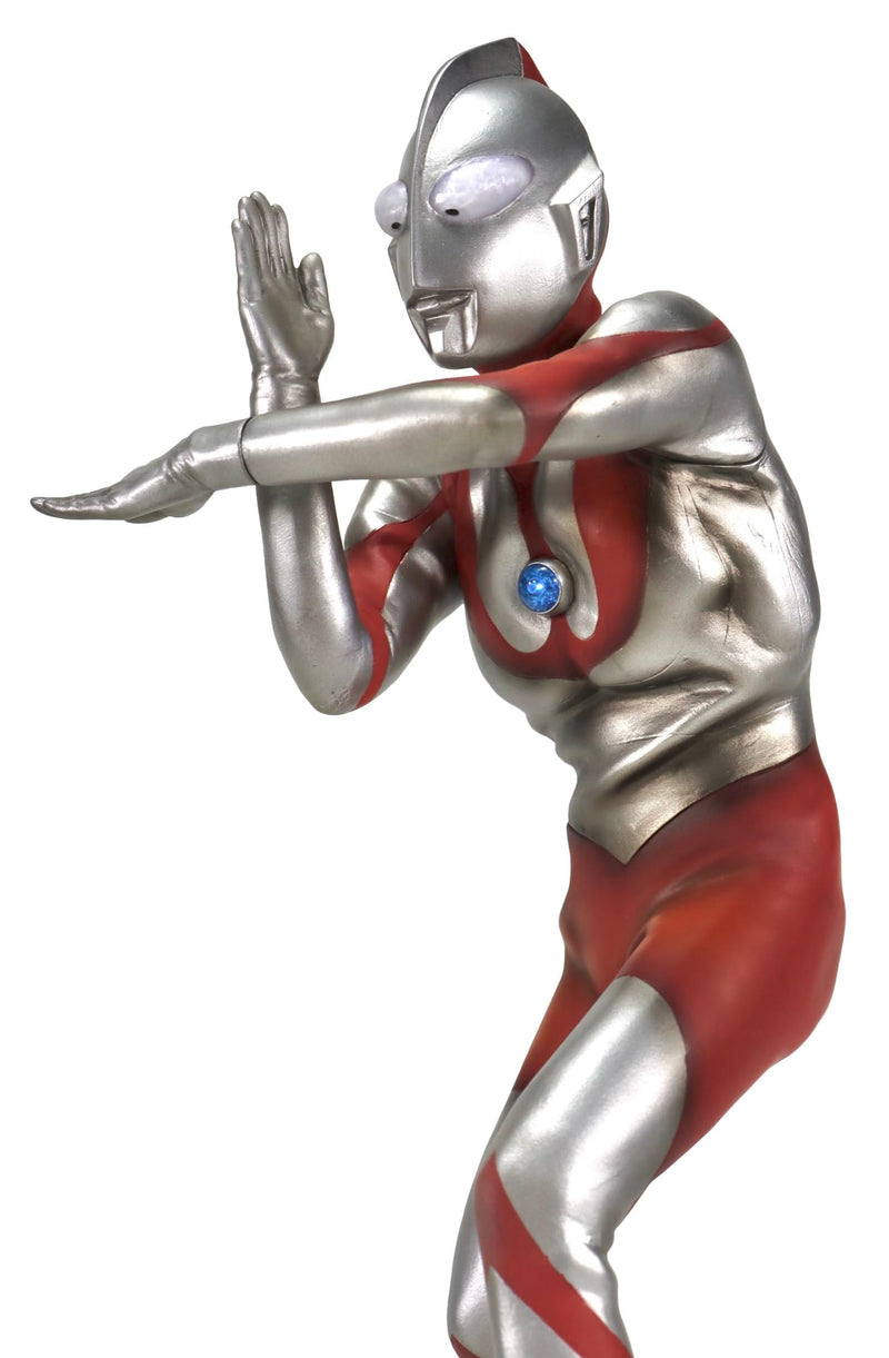 CCP 1/6 Tokusatsu Series "Ultraman" Ultraman (B Type) Spacium Beam High Grade Ver. with LED Light Up Gimmick