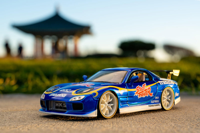 "Street Fighter" 1/24 Scale Die-cast Mini Car with Figure Chun-Li & 1993 Mazda RX-7