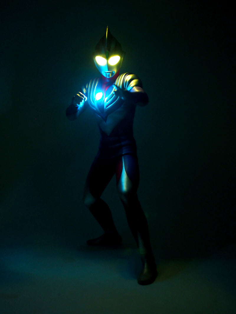 "ULTRAMAN TIGA" CCP 1/6 TOKUSATSU SERIES Ultraman Tiga Multi Type Advent Ver. with Light Up Gimmick
