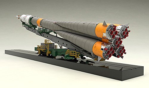 1/150 Plastic Model Soyuz Rocket & Transport Train