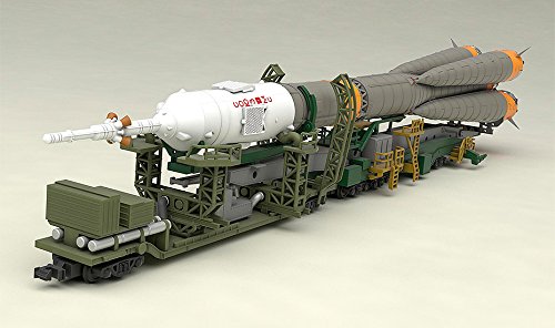 1/150 Plastic Model Soyuz Rocket & Transport Train