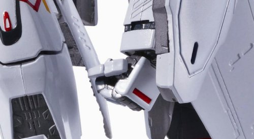 VF-25F Messiah Valkyrie (Saotome Alto Custom) 1/60 DX Chogokin Renewal Ver. Macross Frontier - Bandai