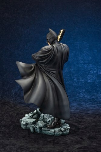 Batman 1/6 ARTFX Statue The Dark Knight Rises - Kotobukiya