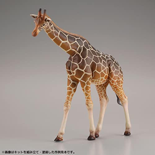 ARTPLA Tourists & Giraffe Set