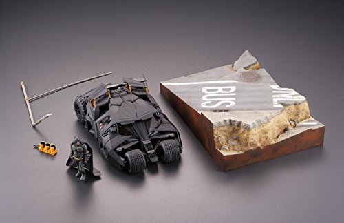 Batman Batmobile Tumbler in Gotham City Legacy of Revoltech (LR-054) The Dark Knight Rises - Kaiyodo