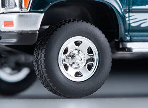 1/64 Scale Tomica Limited Vintage NEO TLV-N255b Toyota Hilux 4WD Double Cab SSR-X with Extra Equipment (Green) 1995