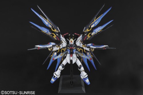 ZGMF-X20A Schlagfreiheit Gundam - 1/60 Maßstab - PG (# 14) Kidou Senshi Gundam Seed Destiny - Bandai