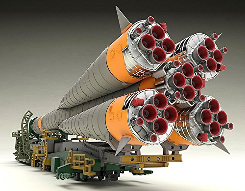 1/150 Plastic Model Soyuz Rocket & Transport Train