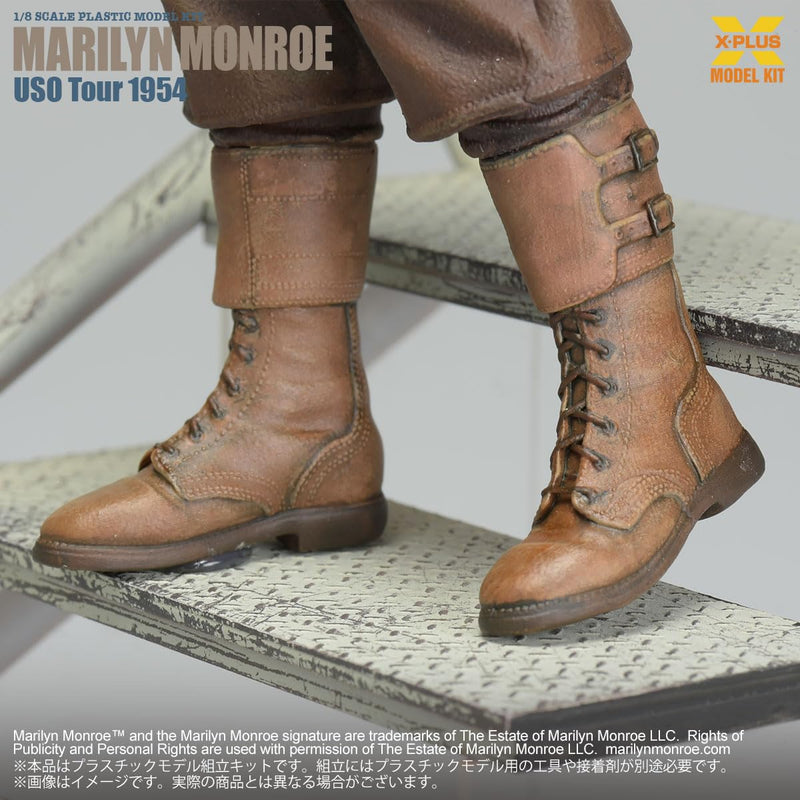 1/8 Scale Marilyn Monroe (USO Tour 1954) Plastic Model Kit
