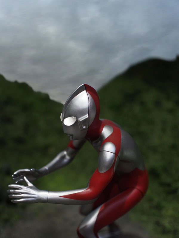 CCP 1/6 Tokusatsu Series "Shin Ultraman" Ultraman Fighting Pose High Grade Ver. with LED Light Up Gimmick